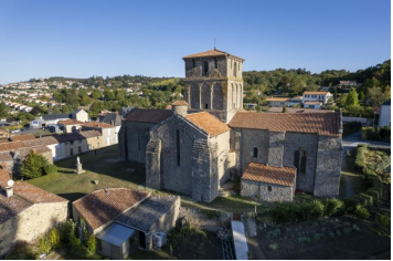 Eglise Notre Dame du Vieux Pouzauges © Mehdi Media